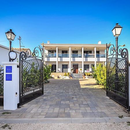 Apartments Victoria Privlaka 프리블라카 외부 사진